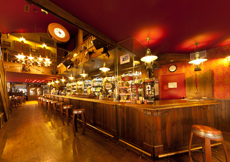 Cerveza artesanal en el bar